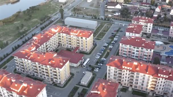 Estacionamento Estacionamento em uma área residencial — Vídeo de Stock