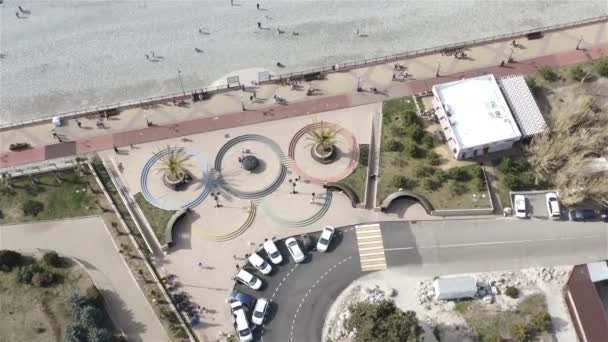 Steps in the form of Olympic rings are located near the promenade — Stock Video