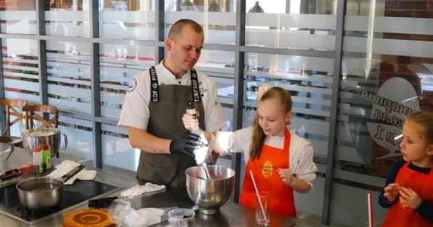 A girl with a chef in the kitchen whipping cream for a cocktail — Stock Video