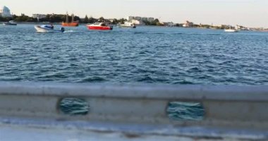 Açık denizden kıyı manzarası