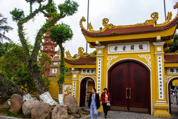 ベトナムで最も重要な仏教のランドマークの つチャン Puoc パゴダのハノイ ベトナム 2018 入り口 — ストック写真
