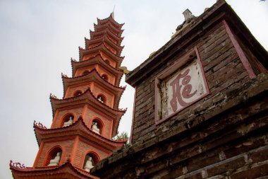 Hanoi, Vietnam - 16 Mart 2018: Tran Puoc Pagoda bir Vietnam en önemli Budist yerlerinden detayını