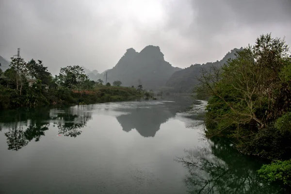 Giang ベトナム 2018 に囲まれたベトナムの渓谷のパノラマ風景 — ストック写真