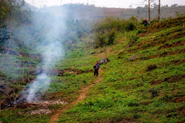 Gian Vietnã Março 2018 População Nômade Local Queimando Campo Norte — Fotografia de Stock