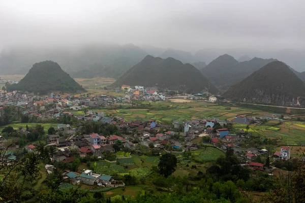 Giang Vietnam März 2018 Dorf Umgeben Von Bergen Und Nebel — Stockfoto