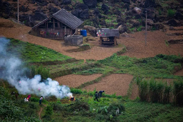 Giang Vietnam Marzo 2018 Población Local Quemando Hierba Pueblo Del — Foto de Stock