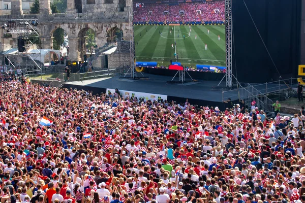 Pula Croácia Julho 2018 Ânfora Romana Pula Cheia Fãs Futebol — Fotografia de Stock
