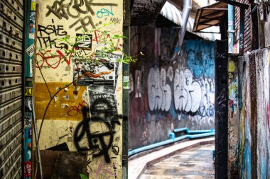 Bangkok, Tayland - 1 Mayıs 2018:: Dar sokak ful grafiti Bangkok'un eski şehirde