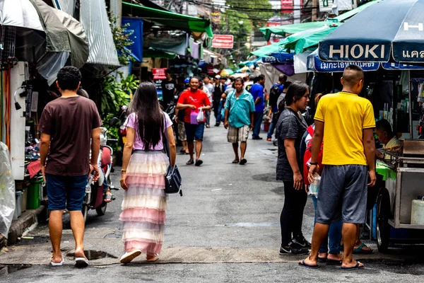 Bangkok Tailandia Mayo 2018 Gente Caminando Por Una Calle Concurrida — Foto de Stock
