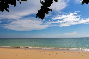 Krabi, Tayland - 3 Mayıs 2018: Şeffaf mavi suları ve altın kum Beach'te Ko Lanta