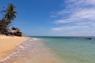 Krabi, Tayland - 3 Mayıs 2018: Rüya cennet Khlong Khong beach Ko Lanta