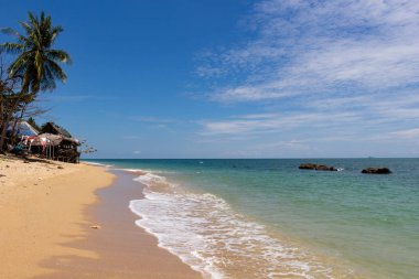 Krabi, Tayland - 3 Mayıs 2018: Rüya cennet Khlong Khong beach Ko Lanta