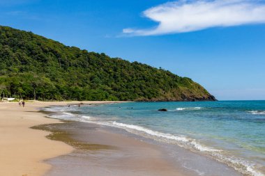 Krabi, Tayland - 3 Mayıs 2018: Ko Lanta Island güneybatısında bambu Koyu'ndaki Cennet plaj