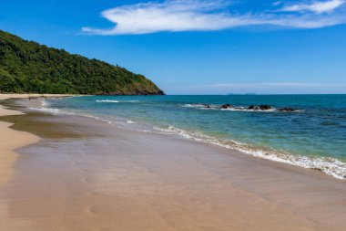 Krabi, Tayland - 3 Mayıs 2018: Ko Lanta Island güneybatısında bambu Koyu'ndaki Cennet plaj