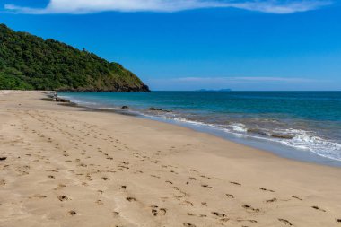 Krabi, Tayland - 3 Mayıs 2018: Ko Lanta Island güneybatısında bambu Koyu'ndaki Cennet plaj