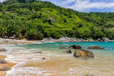 Phuket Tayland - 10 Mayıs 2018: Hala Noi Beach birkaç el değmemiş noktalar vardır onun büyük turizm için bilinen rağmen Phuket