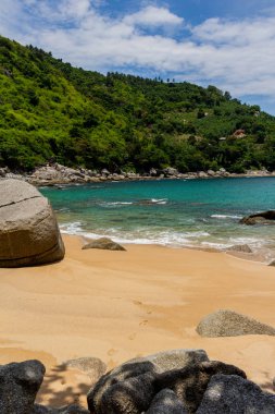 Phuket Tayland - 10 Mayıs 2018: Hala Noi Beach birkaç el değmemiş noktalar vardır onun büyük turizm için bilinen rağmen Phuket