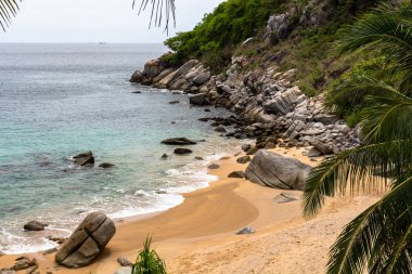 Phuket Tayland - 10 Mayıs 2018: golden sands ile Noi Beach Phuket büyük Adası gizli hazinelerinden biridir