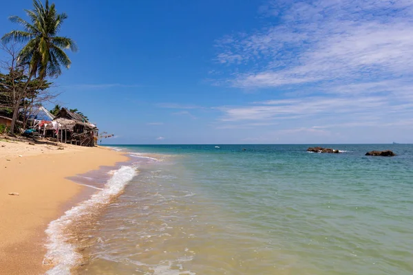 Krabi, Tayland - 3 Mayıs 2018: Rüya cennet Khlong Khong beach Ko Lanta