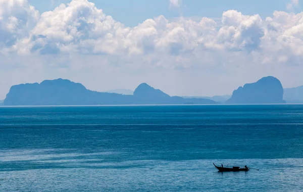 Koh Lanta Thailand Mai 2018 Fischerboot Gegenlicht Und Hintergrund Silhouette — Stockfoto
