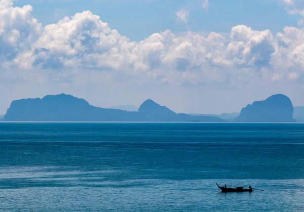 Koh Lanta Thailand Mai 2018 Fischerboot Gegenlicht Und Hintergrund Silhouette — Stockfoto