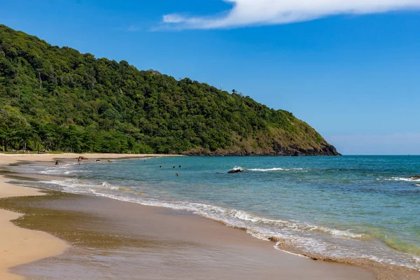 Krabi, Tayland - 3 Mayıs 2018: Ko Lanta Island güneybatısında bambu Koyu'ndaki Cennet plaj