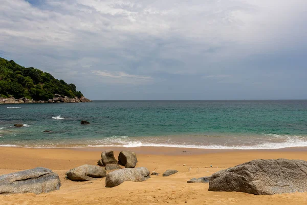 Phuket Tayland - 10 Mayıs 2018: Noi beach Phuket, büyük turizm küçük bir cennetten çok uzakta gizli hazinelerinden biridir