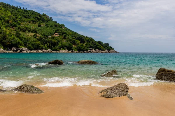 Phuket Tayland - 10 Mayıs 2018: golden sands ile Noi Beach Phuket büyük Adası gizli hazinelerinden biridir