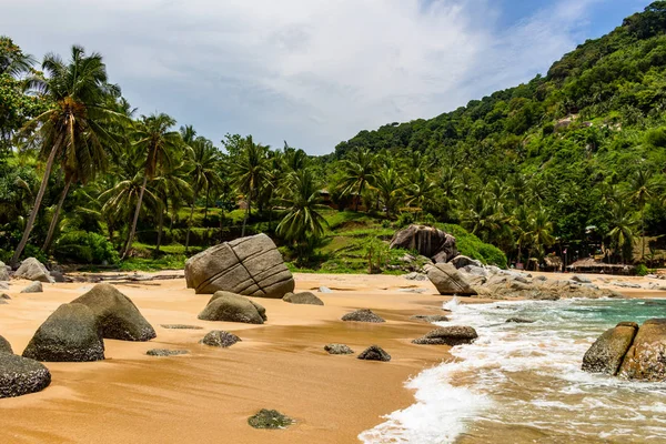 Phuket Tayland - 10 Mayıs 2018: golden sands ile Noi Beach Phuket büyük Adası gizli hazinelerinden biridir