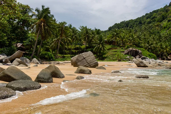 Phuket Tayland - 10 Mayıs 2018: golden sands ile Noi Beach Phuket büyük Adası gizli hazinelerinden biridir