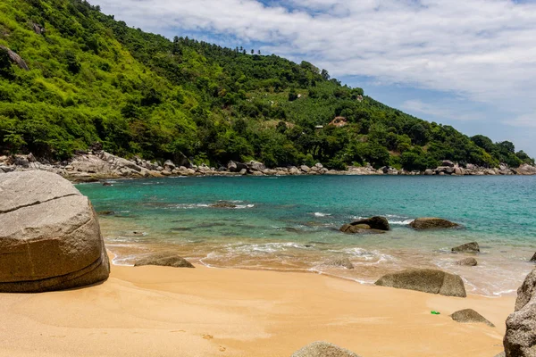 Phuket Tayland - 10 Mayıs 2018: Hala Noi Beach birkaç el değmemiş noktalar vardır onun büyük turizm için bilinen rağmen Phuket