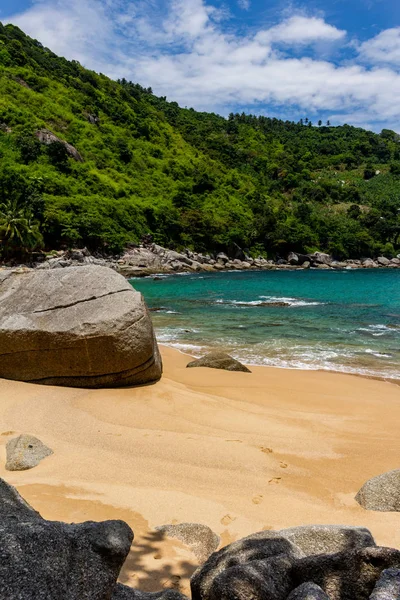 Phuket Tayland - 10 Mayıs 2018: Hala Noi Beach birkaç el değmemiş noktalar vardır onun büyük turizm için bilinen rağmen Phuket