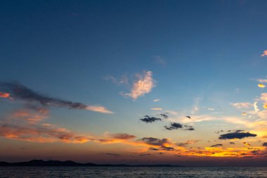 Zadar, Hırvatistan - 23 Temmuz 2018: Dusk Zadar görülen Ugljan Island üzerinde