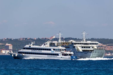 Zadar, Hırvatistan - 24 Temmuz 2018: ada Ugljan town Zadar için gezinme yolcu teknesi