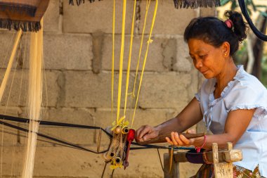 Ban Na, Laos - 10 Nisan 2018: kabile tulum Kuzey Laos uzak bir köyde oluşturma etnik azınlık kanalizasyon