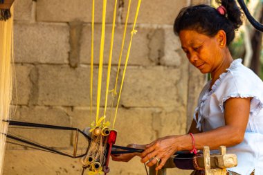 Ban Na, Laos - 10 Nisan 2018: kabile tulum Kuzey Laos uzak bir köyde oluşturma etnik azınlık kanalizasyon