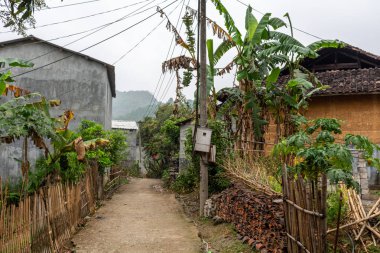Ha Giang, Vietnam - 17 Mart 2018: Kuzey Vietnam uzak bir bölgede kırsal köy