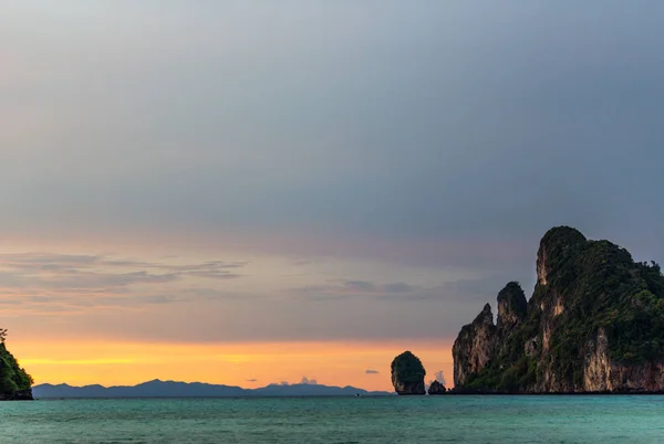 Koh Phi Phi Thailand May 2018 Sun Setting Cliffs Phi — Stock Photo, Image