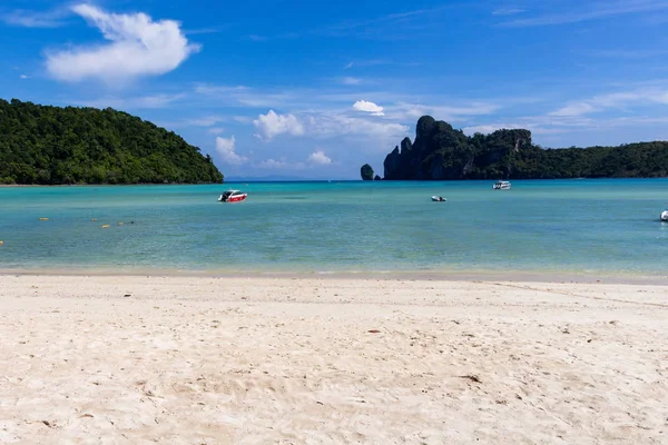 Koh Phi Phi Don Thailand Mai 2018 Boote Türkisfarbenen Wasser — Stockfoto