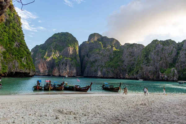 Koh Phi Phi Tailândia Maio 2018 Primeiros Turistas Dia Desfrutando — Fotografia de Stock