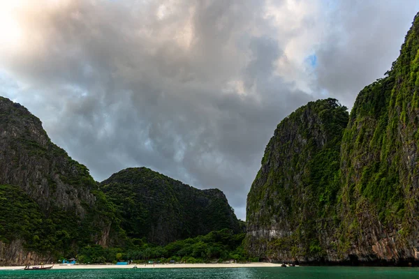 Koh Phi Phi Thailand May 2018 Green Limestone Hills Maya — Stock Photo, Image