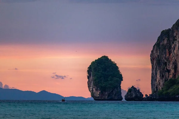 Koh Phi Phi Thailand May 2018 Sun Setting Cliffs Phi — Stock Photo, Image