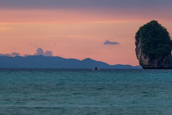 Koh Phi Phi Tajlandia Maja 2018 Słońce Zachodzące Nad Klify — Zdjęcie stockowe