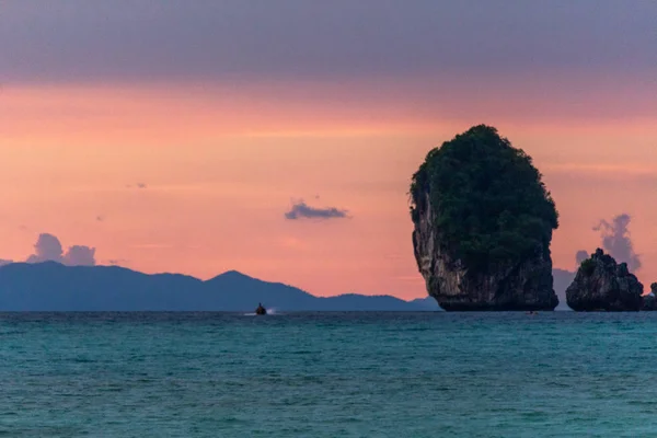 Koh Phi Phi Thailand May 2018 Sun Setting Cliffs Phi — Stock Photo, Image