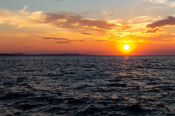 Zadar, Hırvatistan - 23 Temmuz 2018: Sunset Zadar görülen Ugljan Island üzerinde