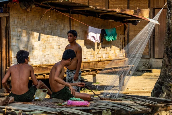 Bachong Nay Laos Abril 2018 Hombres Una Aldea Minoritaria Étnica —  Fotos de Stock