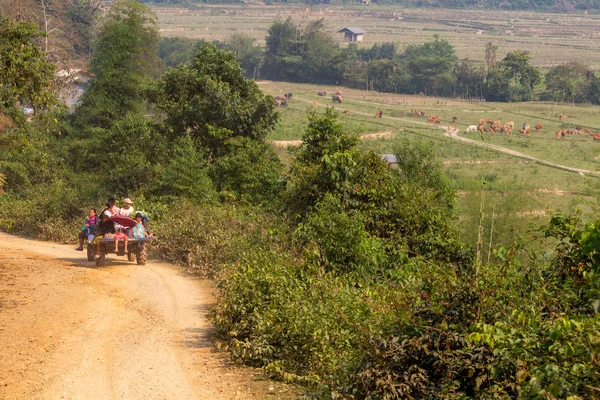 Bachong Nay Laos Abril 2018 Caminhão Transportando Aldeões Entre Áreas — Fotografia de Stock
