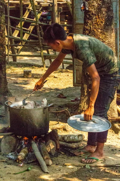 Bachong Nay Laos Aprile 2018 Uomo Prepara Pranzo Tutta Comunità — Foto Stock