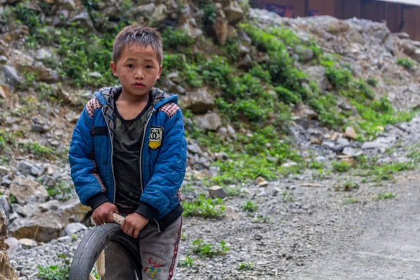 Giang Vietnam Marzo 2018 Niño Minoría Étnica Hmong Jugando Con — Foto de Stock