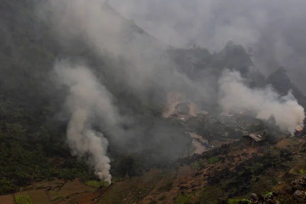 Giang Vietnã Março 2018 Fumaça Névoa Uma Montanha Norte Vietnã — Fotografia de Stock